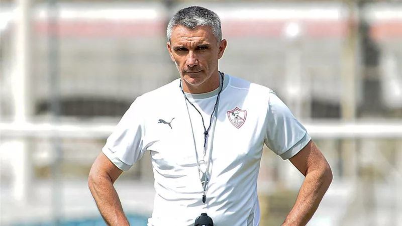 كارتيرون يطالب بوقف مباريات الزمالك حتى انتهاء مؤجلات الأهلي