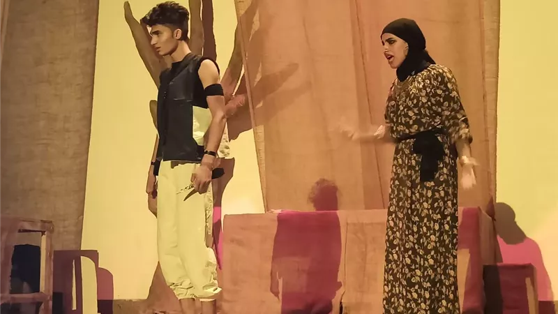 بالصور.. عرض 