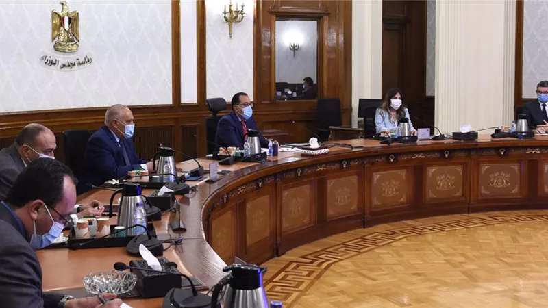 مدبولى يؤكد أهمية توطين صناعة الأغشية الخاصة بتحلية مياه البحر واحتياجات صناعة السيارات