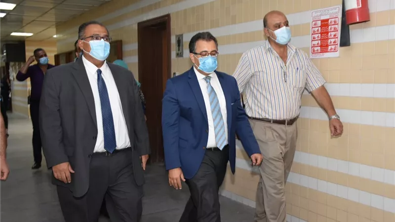 ٢١٢٠ طالب يؤدون امتحانات الفصل الدراسي الثاني بطب أسنان عين شمس