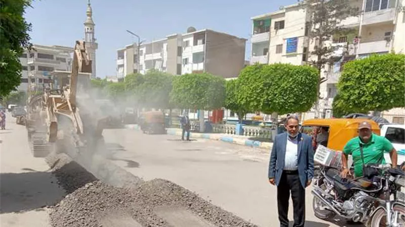 النائب رمضان إمام يتابع تجهيزات توصيل الغاز الطبيعي بالتل الكبير..صور