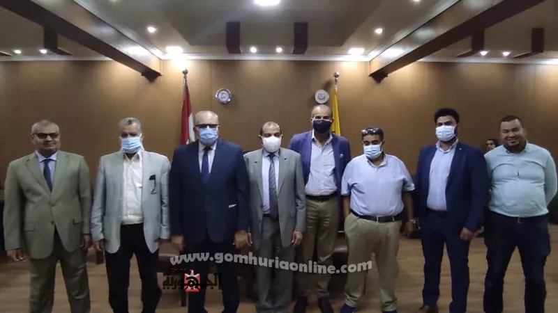 رئيس جامعة بني سويف يتفقد امتحانات الدراسات العليا بكلية الطب