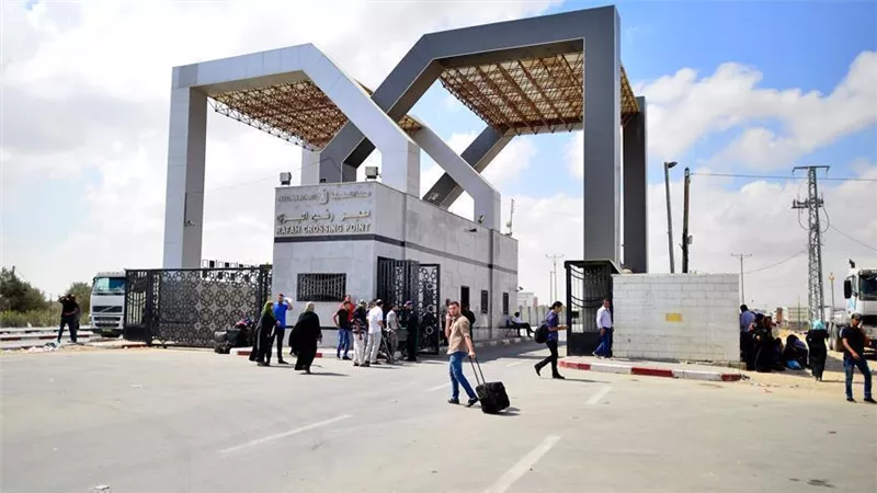 استمرار فتح معبر رفح لاستقبال المصابين وإدخال المساعدات