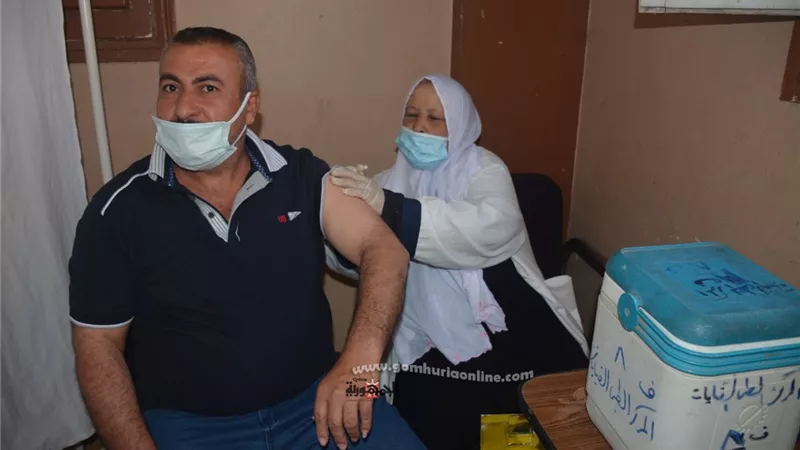 تطعيم المواطنين بمكاتب البريد والكنائس والمصانع بالشرقية بلقاح كورونا