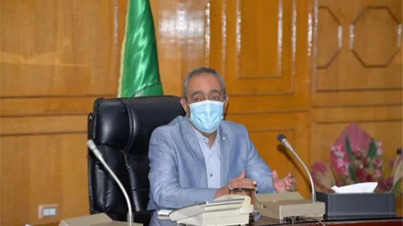محافظ ونواب الإسماعيلية يناقشون مشكلات مياه الشرب والصرف الصحي ..صور