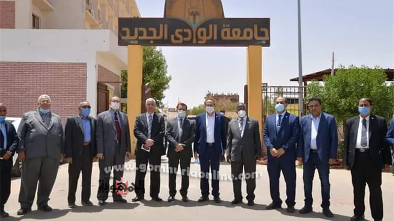 رئيس جامعة الوادى الجديد يستقيل لجنة العلوم الصيدلية لتفقد المنشآت ودعم المشروعات