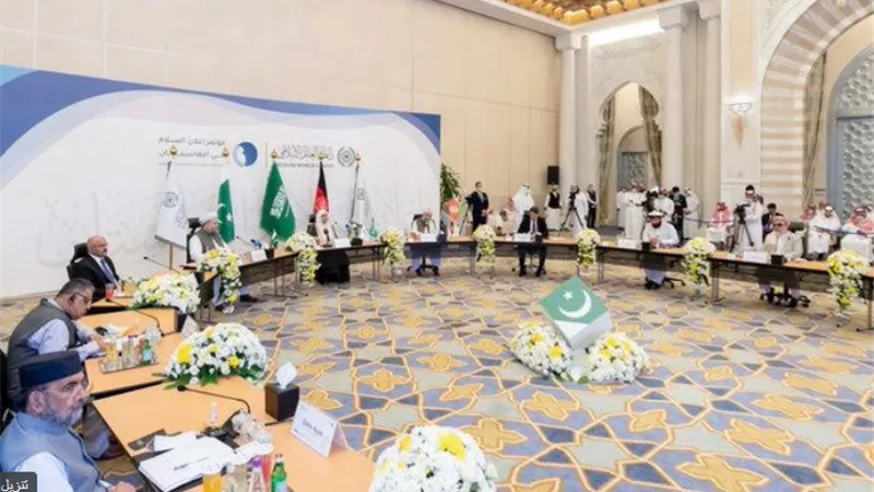كبار علماء باكستان وأفغانستان يوقعون من جوار البيت الحرام “إعلان السلام في أفغانستان”