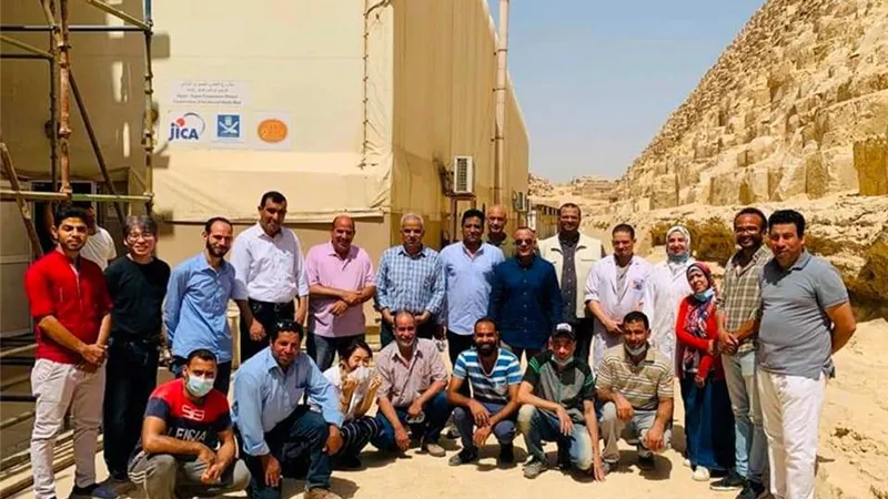 وزيري يتفقد استخراج وترميم مركب خوفو الثانية