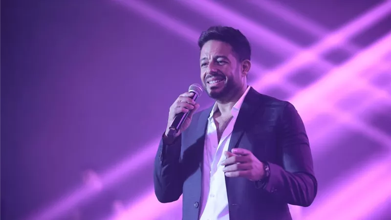حماقي يشعل ثاني سهرانه الصيفية ب 