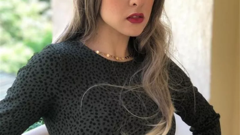 هاله مرزوق تتألق عبر إنستجرام بلوك جديد ومكياج ناعم