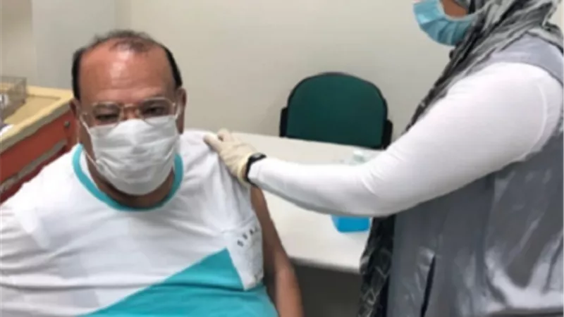 شكرًا يا مصر.. صلاح عبد الله يتلقى الجرعة الثانية من لقاح كورونا