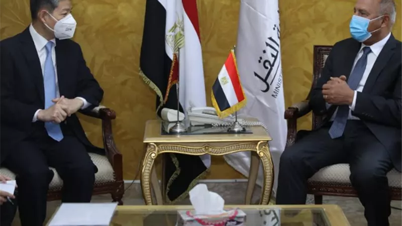 الوزير يبحث مع السفير الصينى تعزيز التعاون فى قطاع النقل