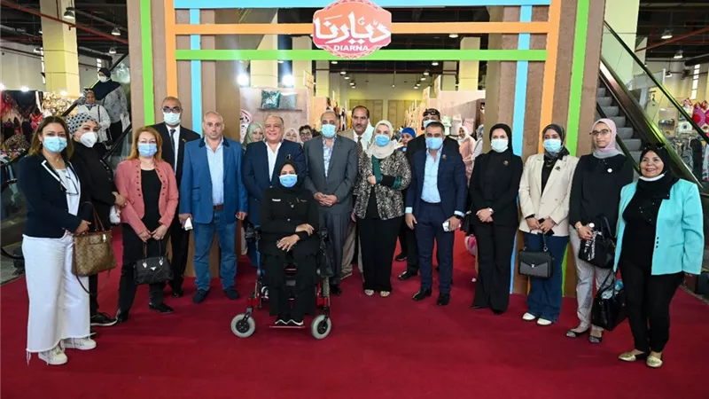 القباج وأعضاء بالبرلمان يتفقدون أروقة معرض 