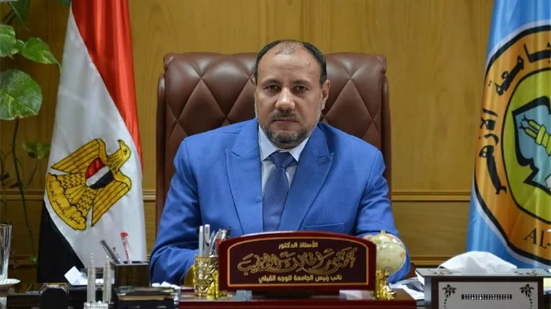 نائب رئيس جامعة الأزهر للوجه القبلي يطمئن على صحة الطالبتين اللتين أصيبتا أ بحي الوليدية