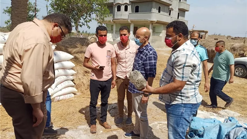 مدير الصحة يقود حملة علي المنشآت الغذائية بصان الحجر ويضبط ويعدم١٠ أطنان أغذية مخالفة