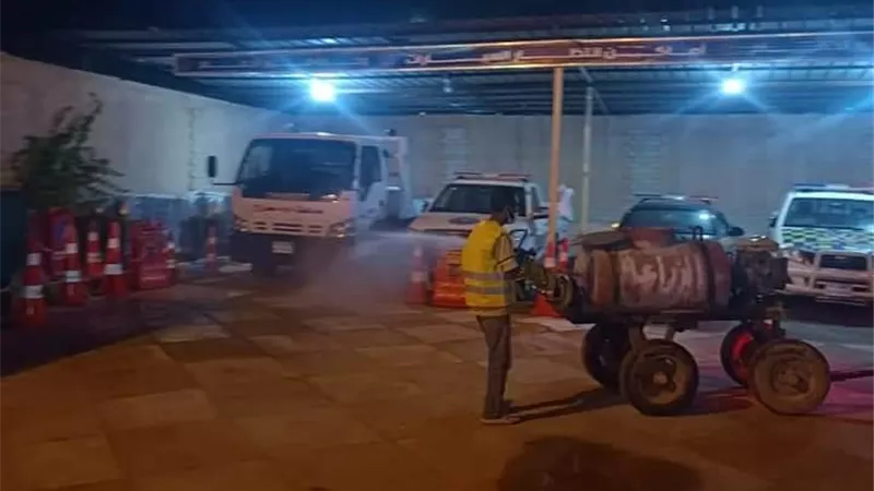 رش وتعقيم المناطق الخدمية بمدينة الحمام بمطروح