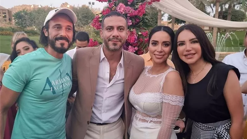 يوسف الشريف وزوجته فى حفل زفاف محمد فراج وبسنت شوقى