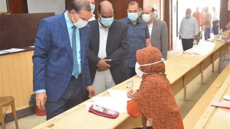 1463 طالب بصيدلة سوهاج يواصلون تأدية امتحانات الفصل الدراسى الثانى..صور