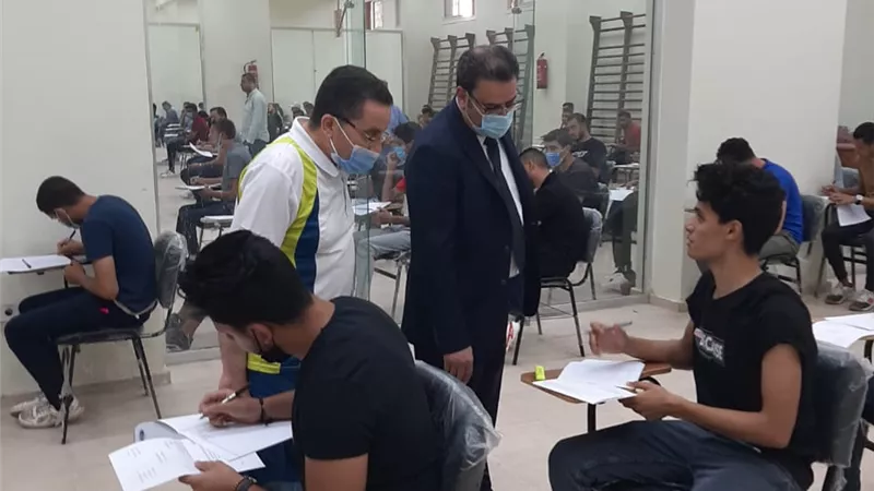 نائب رئيس جامعة الأزهر يتفقد لجان امتحانات كلية التربية الرياضية للبنين بالقاهرة