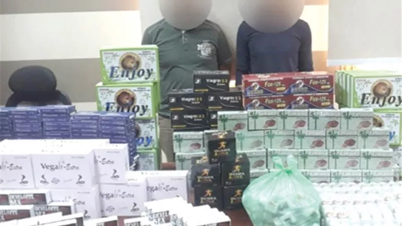 منشطات مجهولة.. وأقراص مضروبة.. يروجها عاطلان على النت