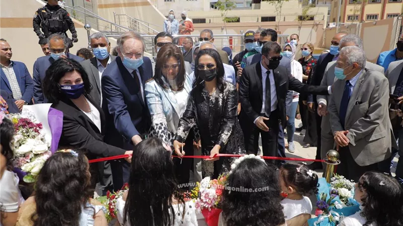 محافظ دمياط ورئيس المجلس القومى للمرأة تتفقدان مأمورية لإستخراج بطاقات الرقم القومى للسيدات