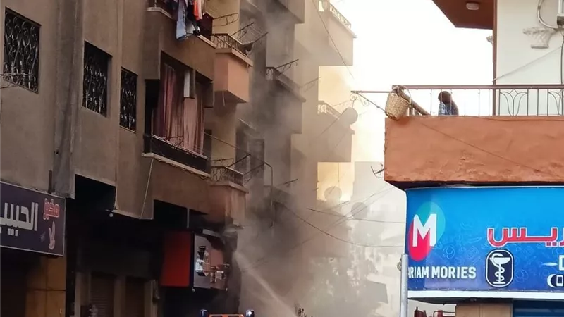 إخماد حريق محل أدوات منزلية في الإسماعيلية