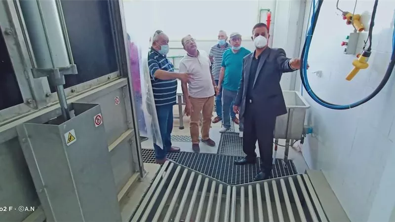 رئيس مدينة رأس غارب و مدير عام الطب البيطري بالبحر الأحمر يتفقدان المجزر الألي