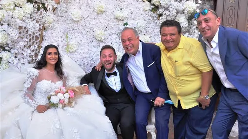 اشرف زكى يشارك فى فرحة محمد على رزق بحفل زفافه