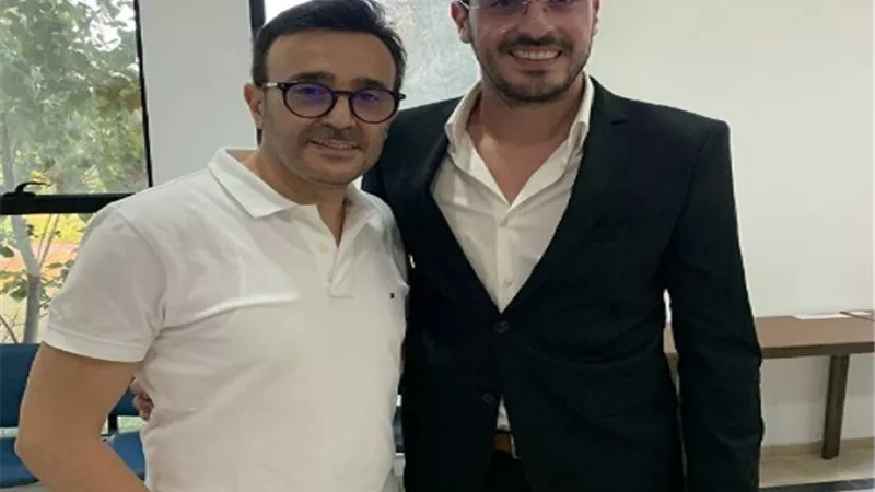 صابر الرباعى يهنئ نجله اسلام بالماجستير
