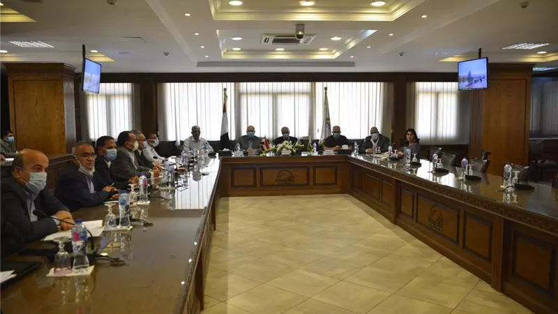 الجيزة تضع أليات تغطية مصرف ناهيا والمحافظ يوجه برفع نواتج تطهير الترع