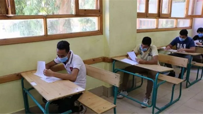 التعليم تكشف موقف طالب الثانوية العامة المصاب بكورونا