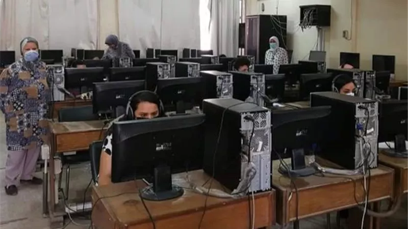 قسم اللغة الفرنسية فى أداب حلوان يجرى الامتحانات الكترونياً.. بالصور