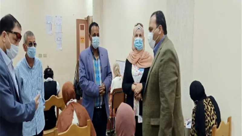 نائب رئيس جامعة بنها يتفقد سير الامتحانات بكلية التربية النوعية