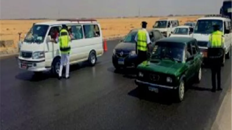 مرور الوادى الجديد يواصل حملات ضبط متعاطى المواد المخدرة وارتداء الكمامة