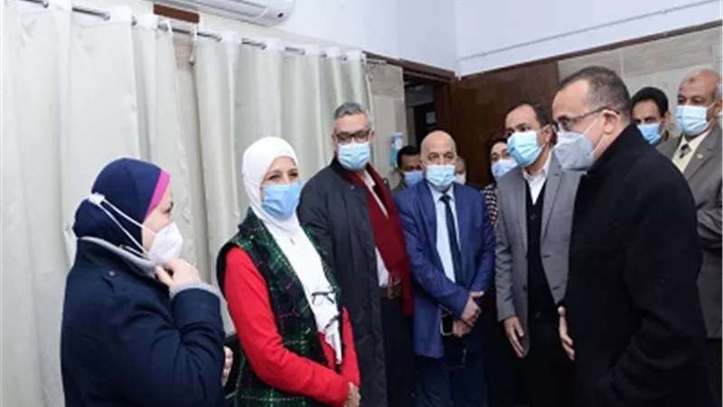 جامعة أسيوط: الانتهاء من تطعيم 3814 فرد باللقاح المضاد لفيروس كورونا