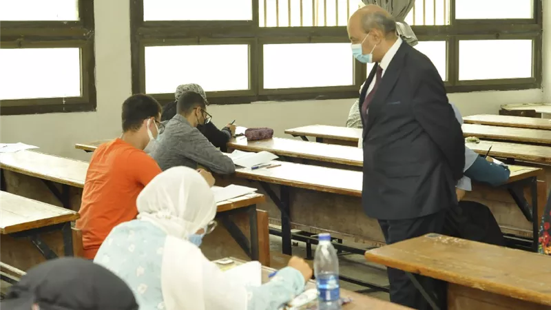 رئيس جامعة المنيا يتفقد مقار لجان 
