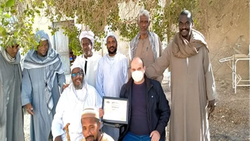 استشاري جراحة ينظم زيارات للكشف مجانا علي المرضي في قري أسوان منذ 10 سنوات
