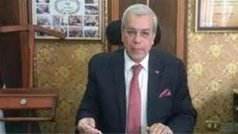 ترقية طه عجلان مدير تعليم الإسماعيلية لدرجة وكيل وزارة
