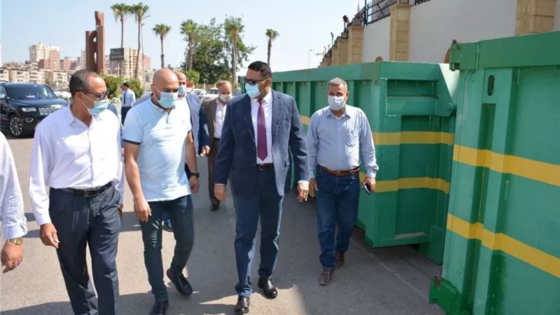 الدكتور ايمن مختار يتفقد معدات المحطه الوسيطه الجديدة المتحركه لتجمع ونقل القمامه لمركز ميت غمر بتكلفه 30 مليون جنيه