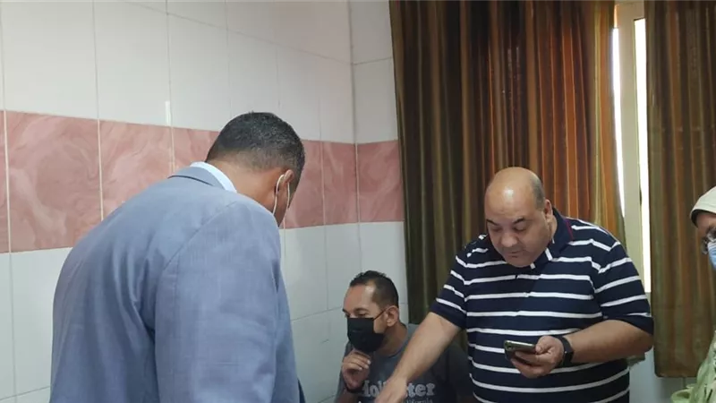 رئيس الإدارة المركزية للمعلومات بالتأمين الصحي يتابع سير العمل ببني سويف