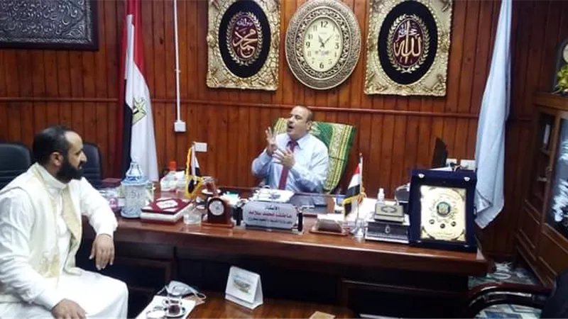 وكيل وزارة التعليم بمطروح يلتقي نقيب المعلمين لبحث مشاكل المدرسين
