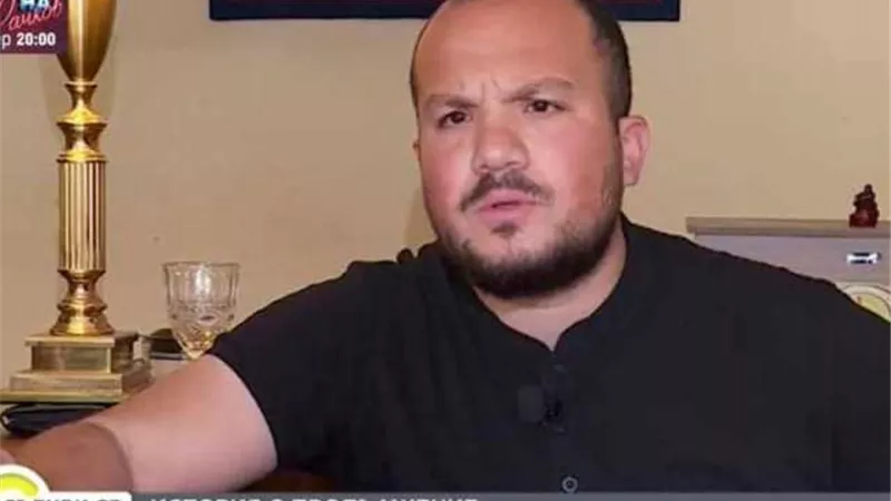 قصة شاب مصري ساعد بائعا متجولا تعرض للتنمر فأصبح حديث بلغاريا