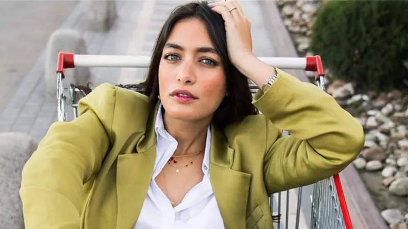 الفنانة إنجي الإنجباوي تشارك في 