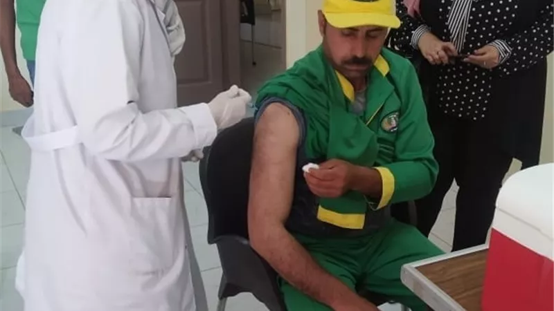 تطعيم عمال منظومة النظافة بالمنوفية ضد فيروس الالتهاب الكبدى.. صور