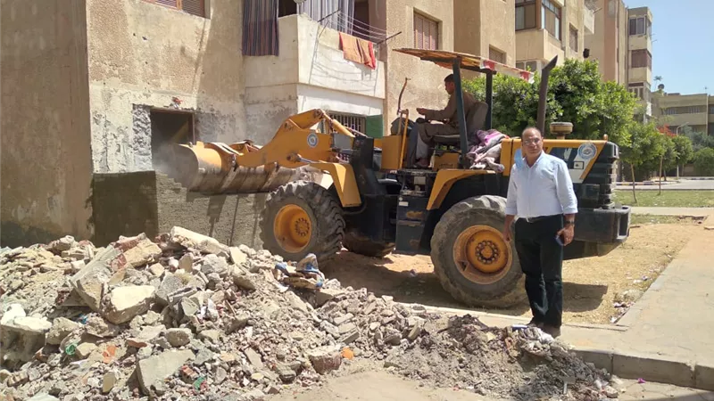 حملة مكبرة لضبط المخالفات وإزالة التعديات بمدينة العاشر من رمضان.. صور