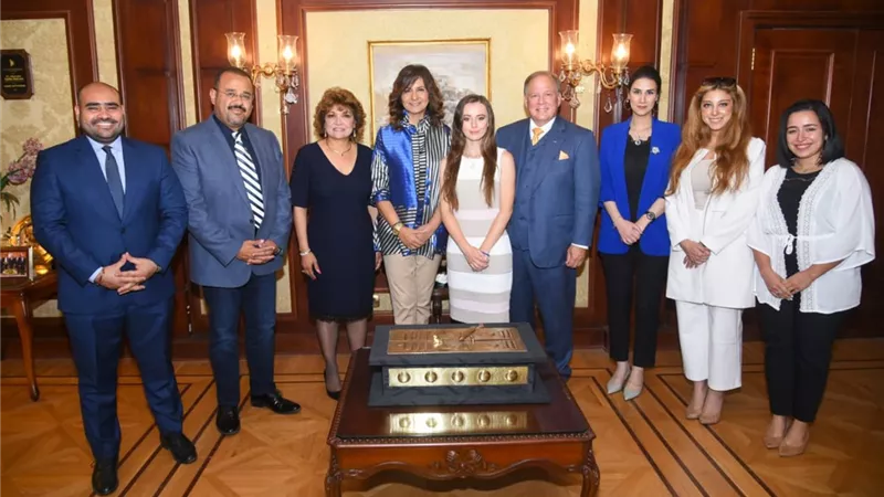 وزيرة الهجرة تبحث مع 