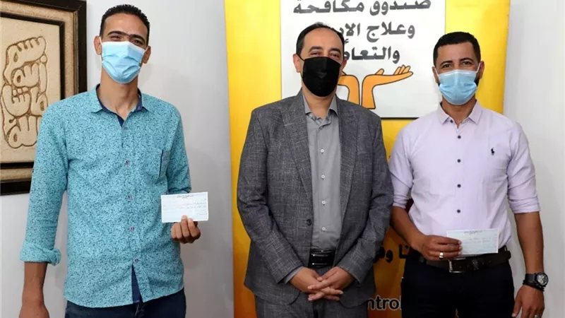 عمرو عثمان يسلم المتعافين من إدمان المخدرات قروضا لإنشاء مشروعات صغيرة