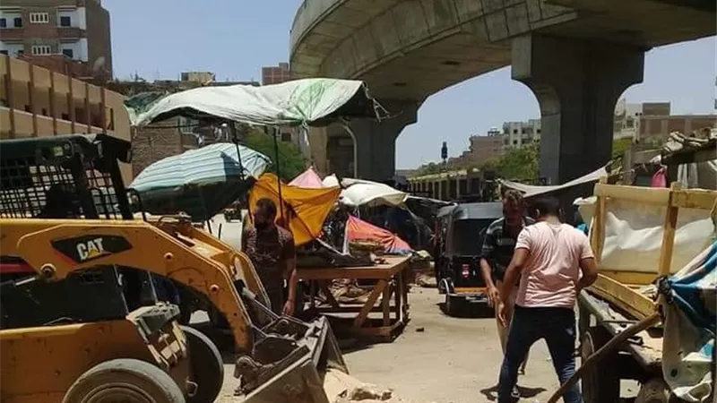 تكثيف أعمال النظافة ورفع المخلفات والتراكمات وتنظيم الأسواق بسوهاج