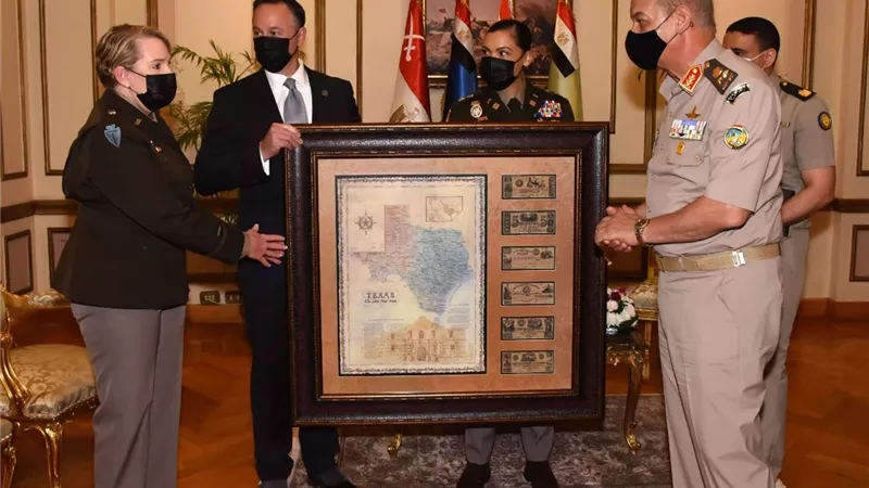 وزير الدفاع يلتقى قائد الحرس الوطنى الأمريكى ويشهد مراسم التوقيع على إتفاق الشراكة مع الحرس الوطنى لولاية تكساس