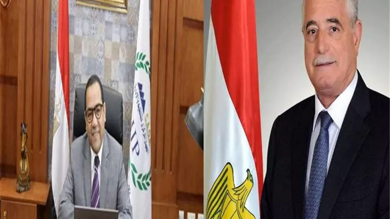 محافظ جنوب سيناء يبحث مشاكل العاملين بالمحافظة
